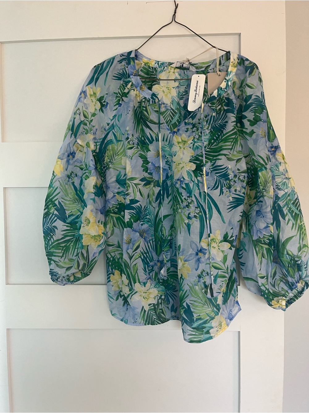 Tommy Bahama seaside bloomsLight Blue Floral Tie-Neck Tunic size S/P, 3/4 sleeve